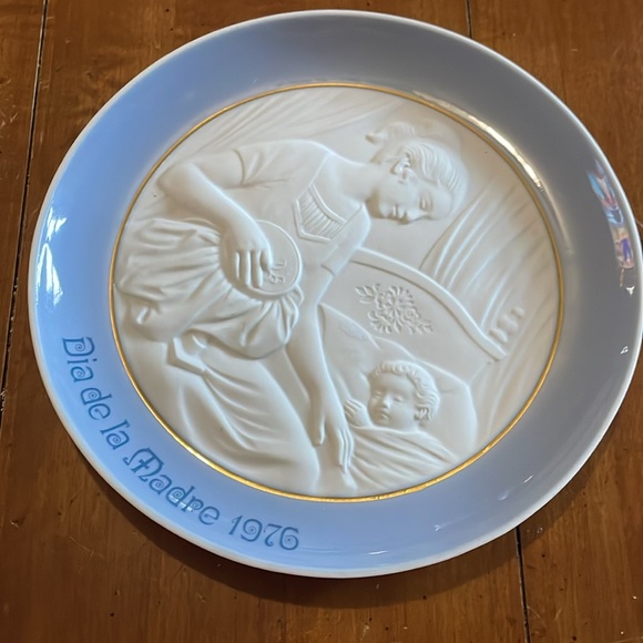 Lladro 1976 commemorative Mothers Day plate Excellent condition - Picture 2 of 5